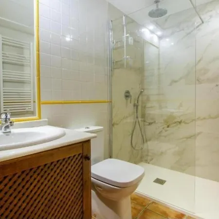 Апартаменты Elegant Penthouse With Panoramic Rooftop Terrace Торевьиа