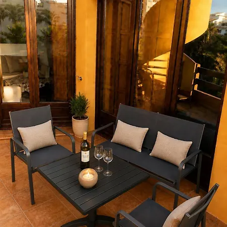 Апартаменты Modern Penthouse With Private Panoramic Rooftop Terrace Торевьиа